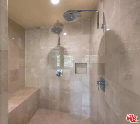 Tarzana, California 91356, United States, 6 Bedrooms Bedrooms, ,7 BathroomsBathrooms,Residential,Active,168328