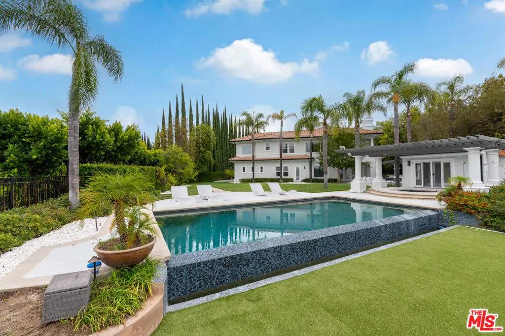 Tarzana, California 91356, United States, 6 Bedrooms Bedrooms, ,7 BathroomsBathrooms,Residential,Active,168328