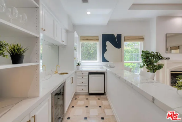 Tarzana, California 91356, United States, 6 Bedrooms Bedrooms, ,7 BathroomsBathrooms,Residential,Active,168328