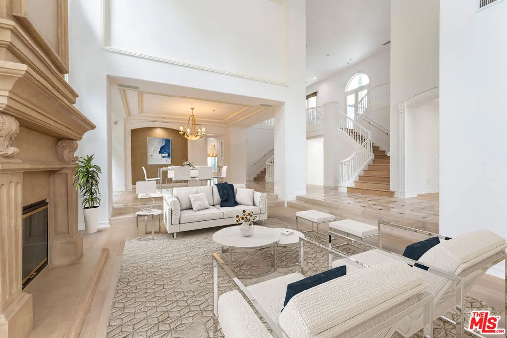 Tarzana, California 91356, United States, 6 Bedrooms Bedrooms, ,7 BathroomsBathrooms,Residential,Active,168328