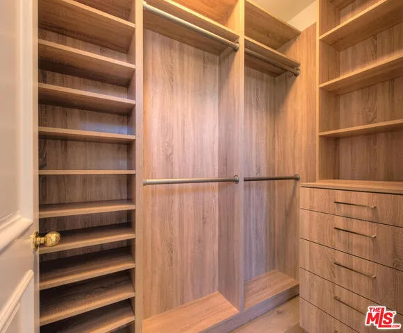 Tarzana, California 91356, United States, 6 Bedrooms Bedrooms, ,7 BathroomsBathrooms,Residential,Active,168328