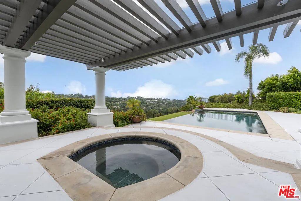 Tarzana, California 91356, United States, 6 Bedrooms Bedrooms, ,7 BathroomsBathrooms,Residential,Active,168328