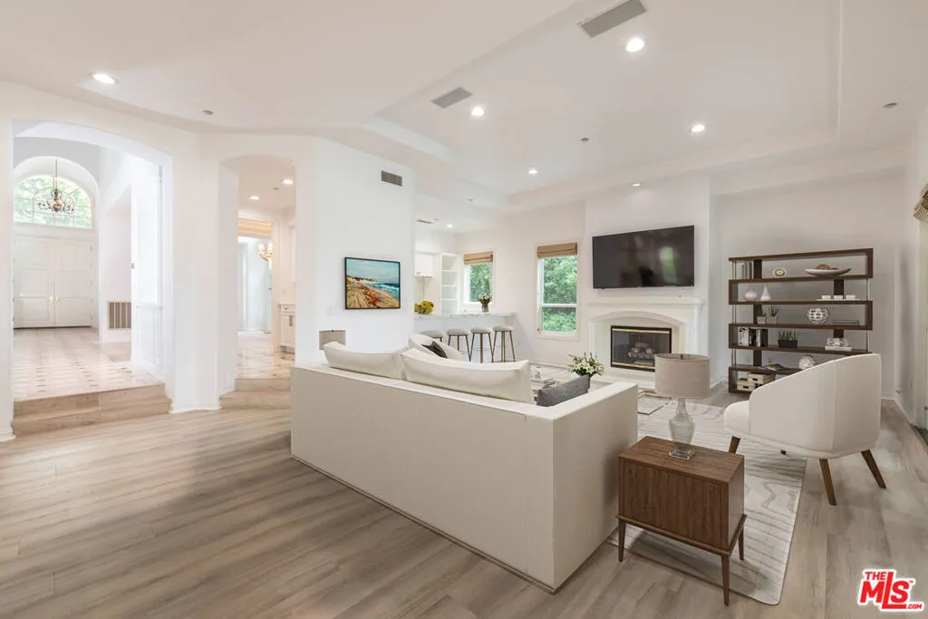 Tarzana, California 91356, United States, 6 Bedrooms Bedrooms, ,7 BathroomsBathrooms,Residential,Active,168328