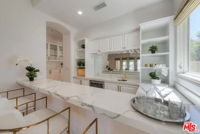 Tarzana, California 91356, United States, 6 Bedrooms Bedrooms, ,7 BathroomsBathrooms,Residential,Active,168328