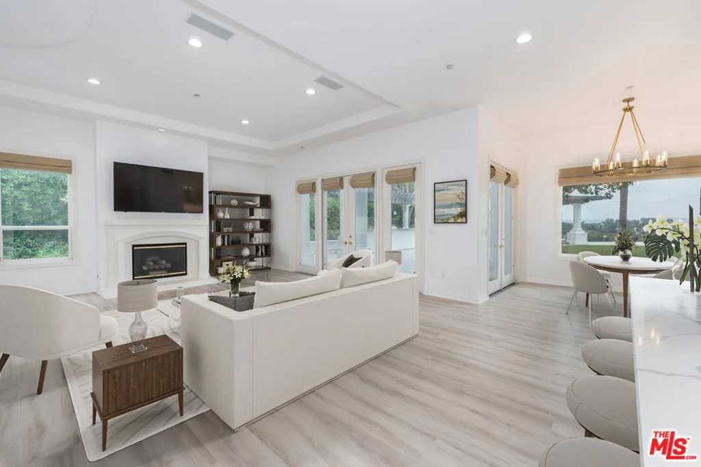 Tarzana, California 91356, United States, 6 Bedrooms Bedrooms, ,7 BathroomsBathrooms,Residential,Active,168328