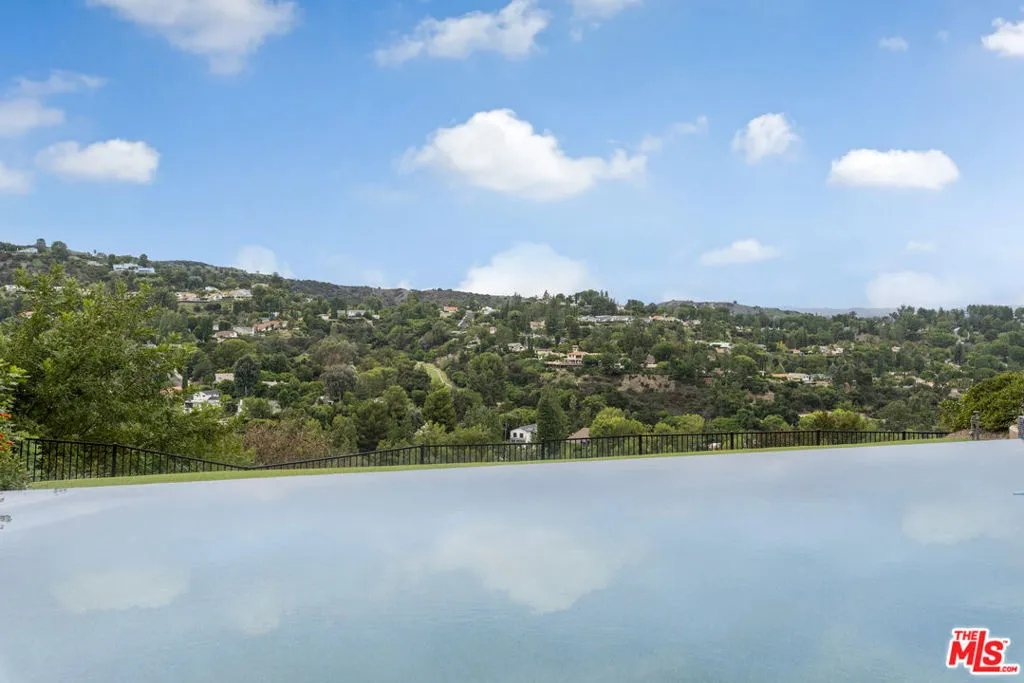 Tarzana, California 91356, United States, 6 Bedrooms Bedrooms, ,7 BathroomsBathrooms,Residential,Active,168328