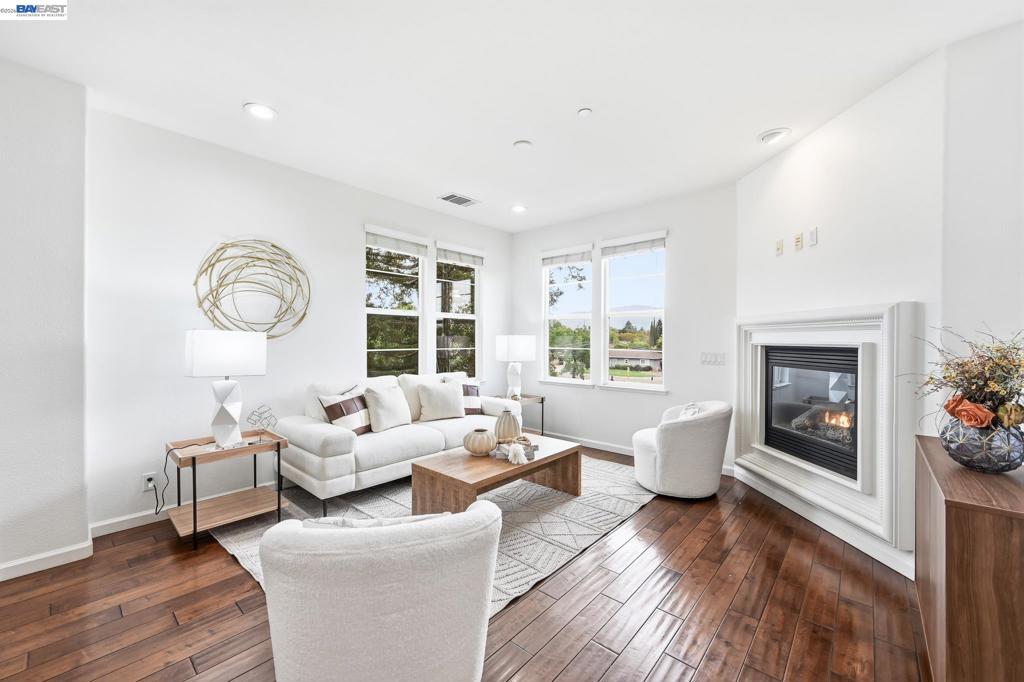 4822 Portola Redwood Ln