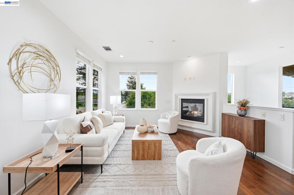 4822 Portola Redwood Ln