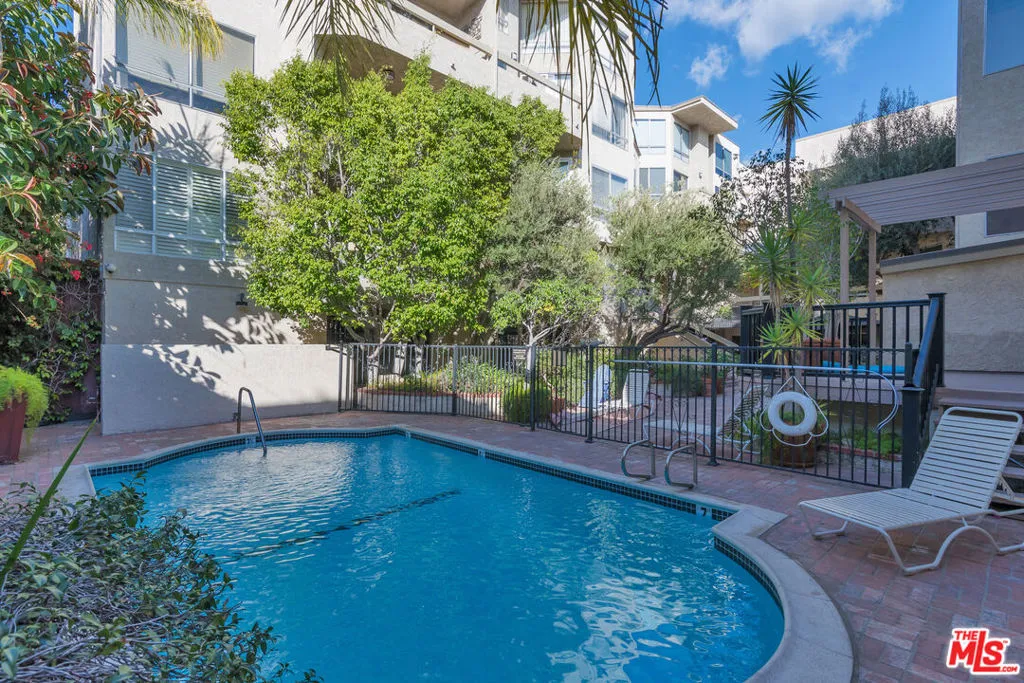 West Hollywood, California 90069, United States, 1 Bedroom Bedrooms, ,1 BathroomBathrooms,Residential,Active,183434