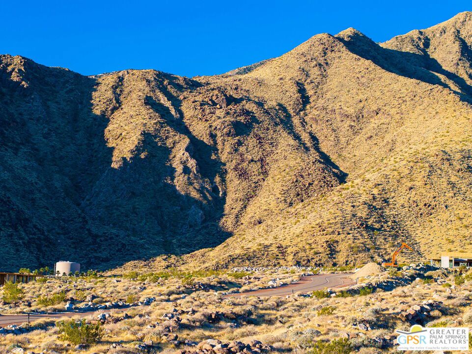 Desert Palisades - Land