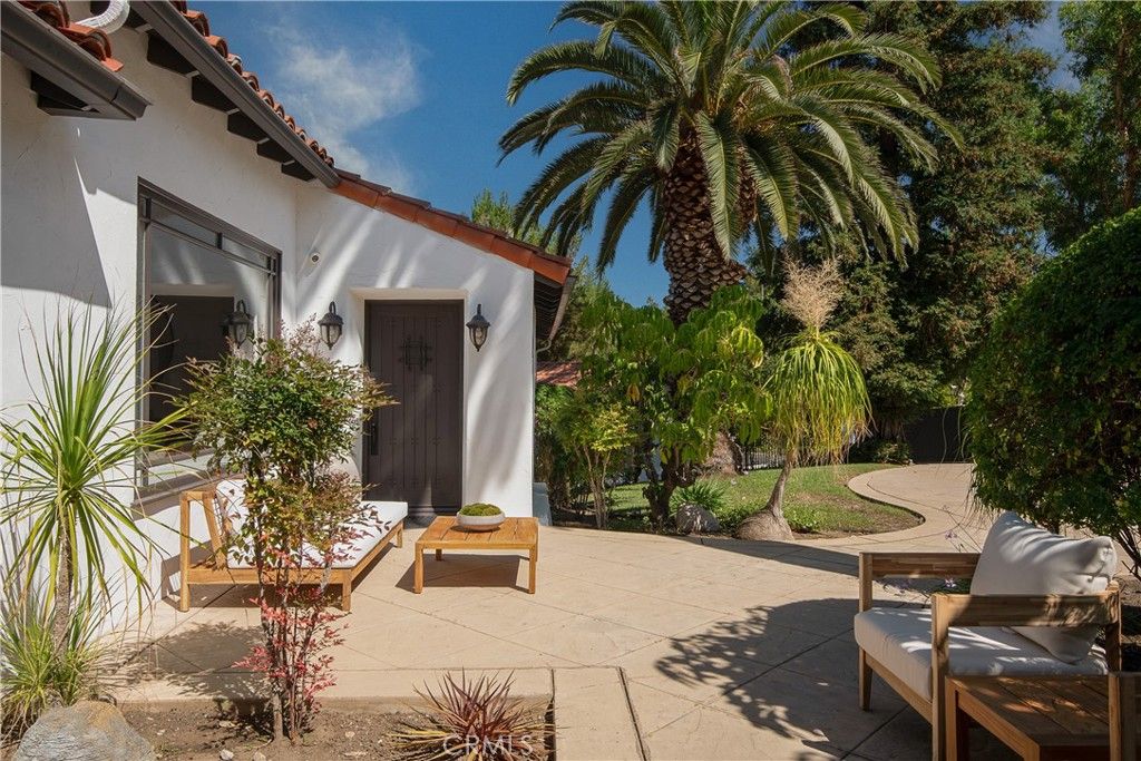 Photo of 4500 Petit Avenue, Encino, CA 91436 (MLS # SR25186438)