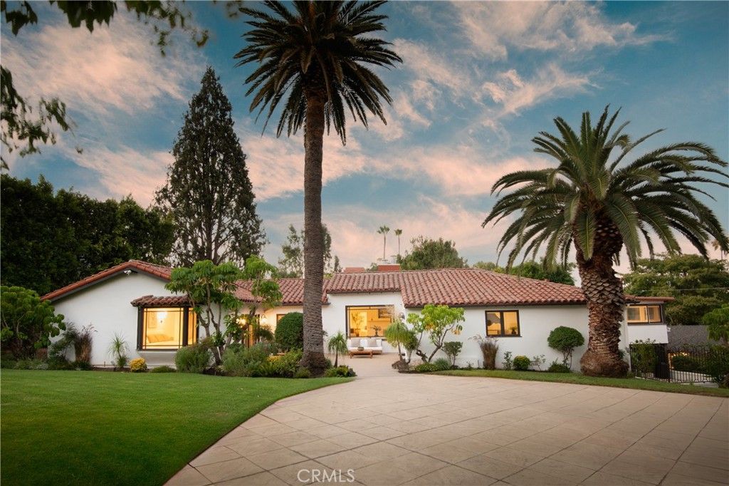 Photo of 4500 Petit Avenue, Encino, CA 91436 (MLS # SR25186438)