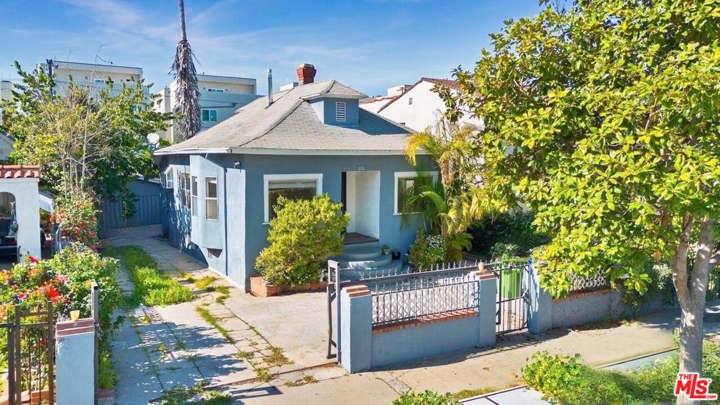 1121 S Serrano Avenue, Los Angeles CA 90006