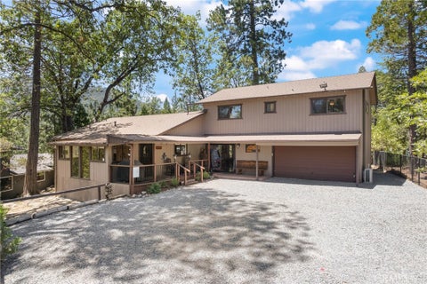 Photo of 39165 Ski Slope DR, Bass Lake, CA 93604 (MLS # FR26149910)