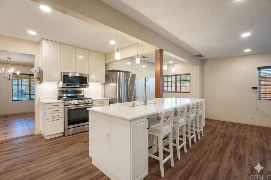 1186 E Lexington Avenue