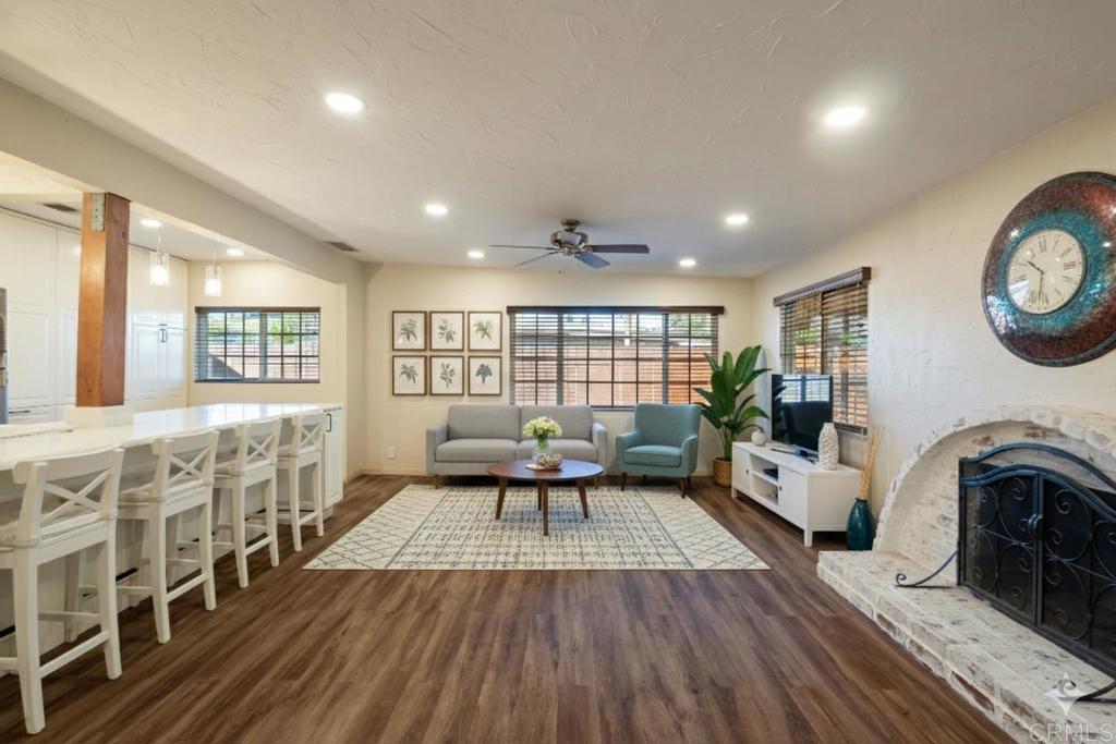 1186 E Lexington Avenue