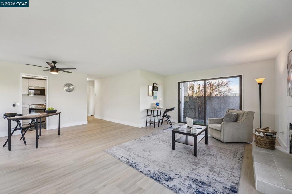 2 Lakeview Ct