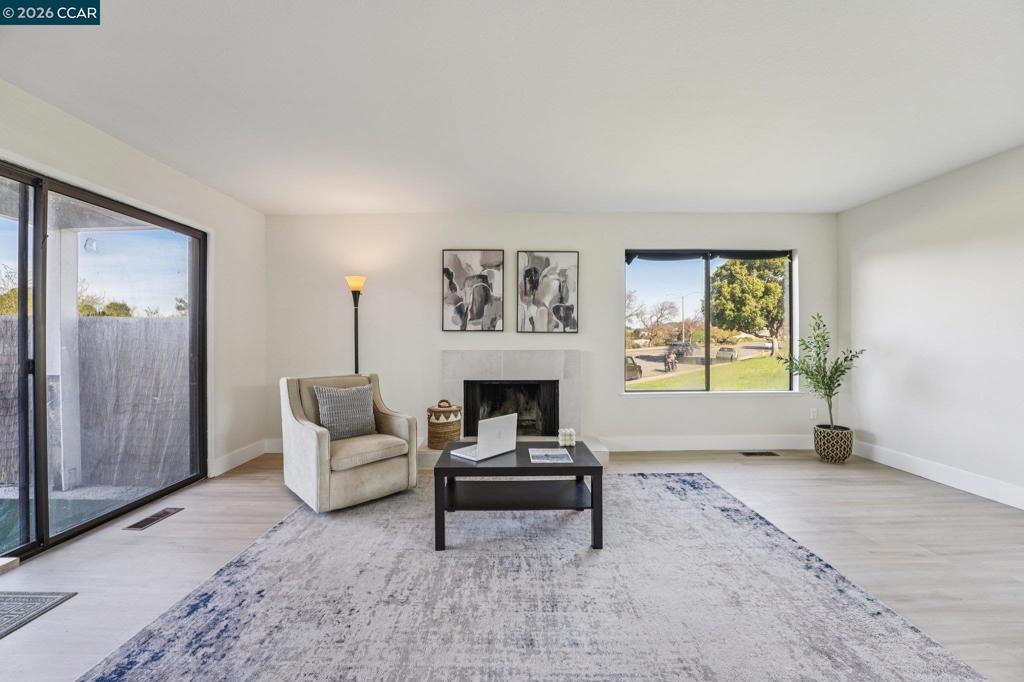 2 Lakeview Ct