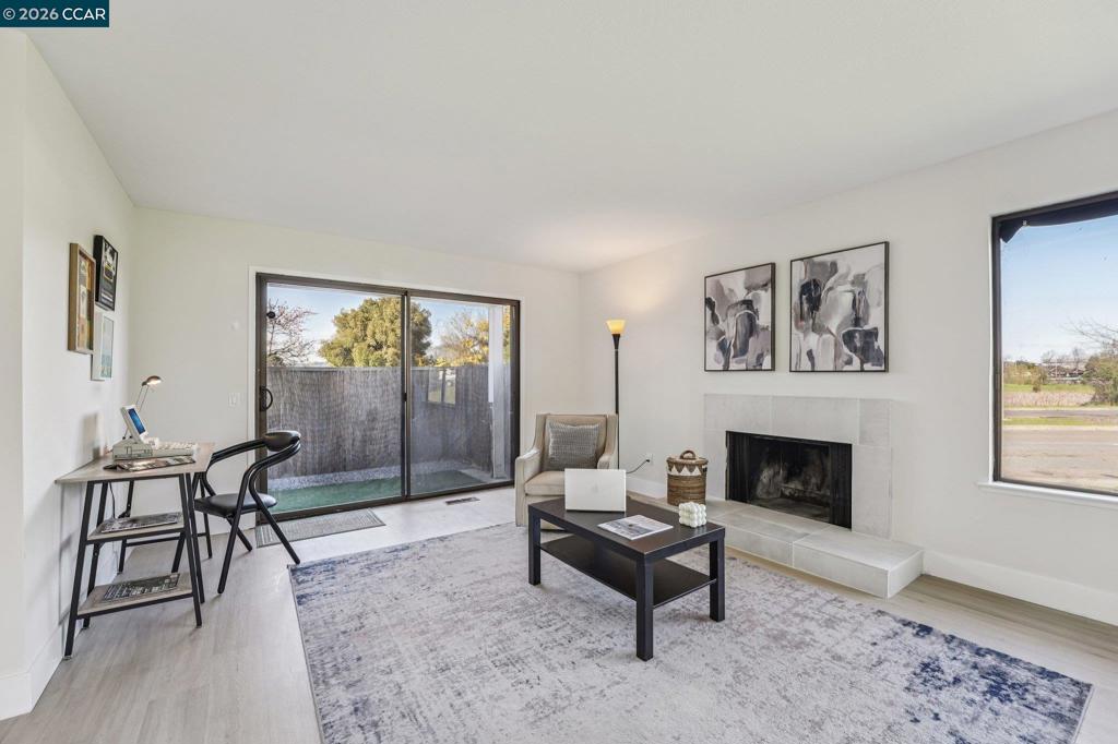 2 Lakeview Ct