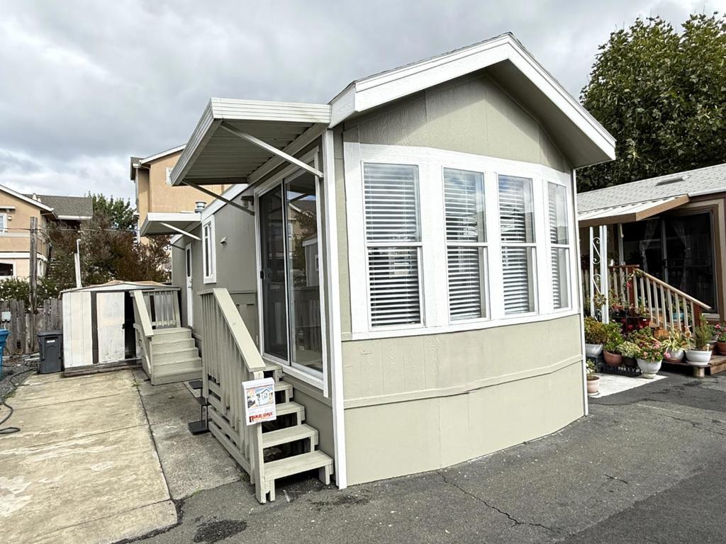 111 El Crystal Drive