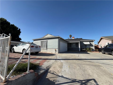 Photo of 10861 Saticoy ST, Sun Valley, CA 91352 (MLS # SR26223967)