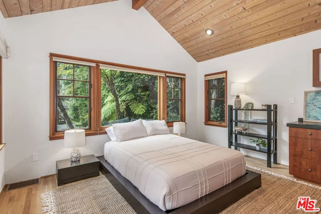 Santa Monica, California 90402, United States, 4 Bedrooms Bedrooms, ,4 BathroomsBathrooms,Residential,Active,244160