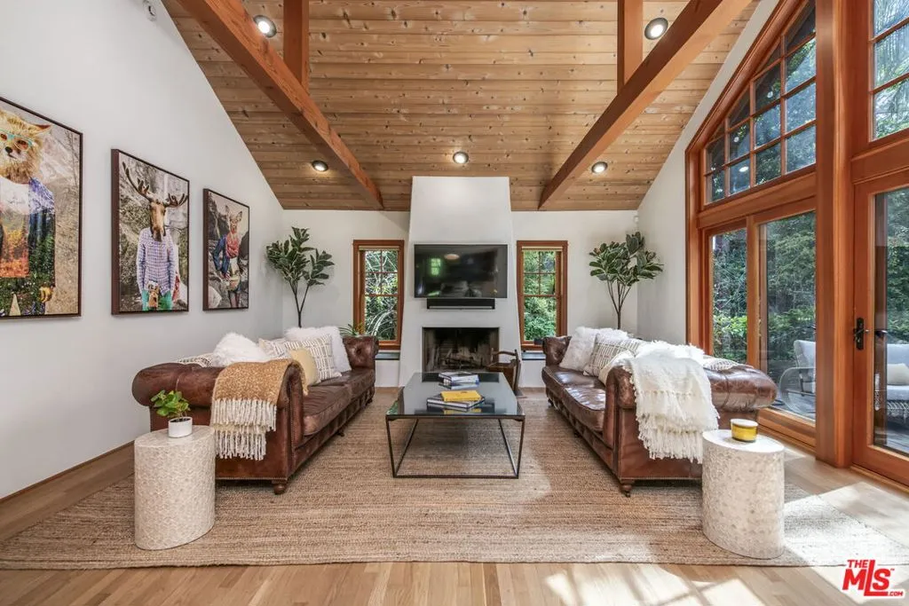 Santa Monica, California 90402, United States, 4 Bedrooms Bedrooms, ,4 BathroomsBathrooms,Residential,Active,244160