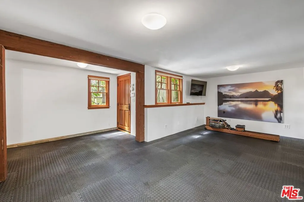 Santa Monica, California 90402, United States, 4 Bedrooms Bedrooms, ,4 BathroomsBathrooms,Residential,Active,244160