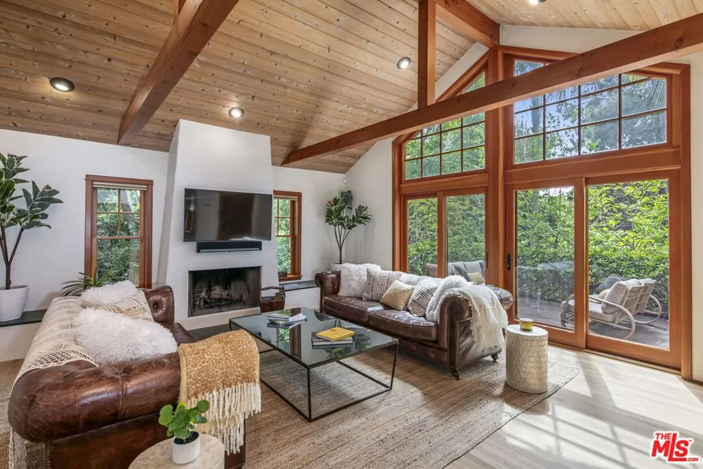 Santa Monica, California 90402, United States, 4 Bedrooms Bedrooms, ,4 BathroomsBathrooms,Residential,Active,244160