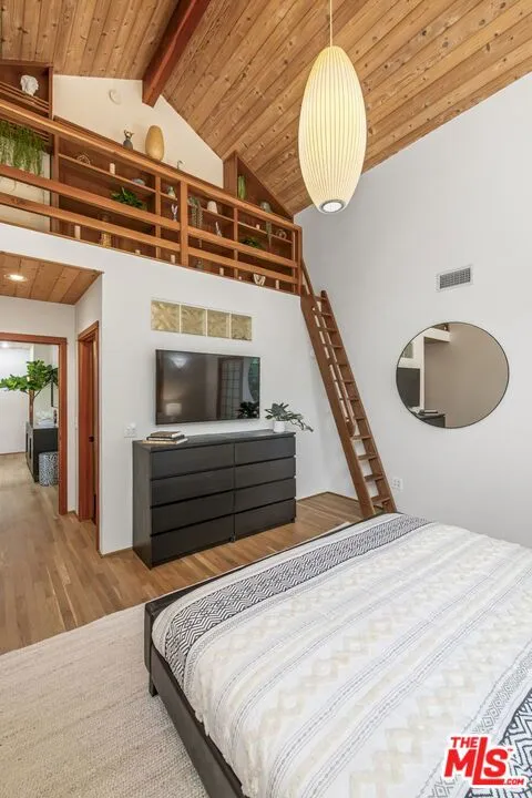 Santa Monica, California 90402, United States, 4 Bedrooms Bedrooms, ,4 BathroomsBathrooms,Residential,Active,244160