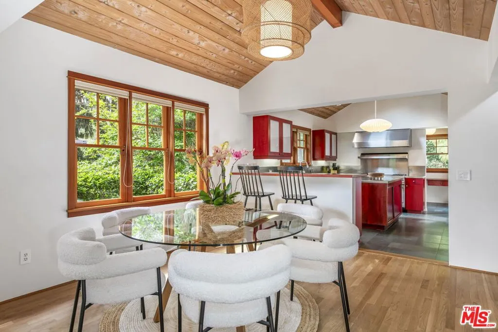 Santa Monica, California 90402, United States, 4 Bedrooms Bedrooms, ,4 BathroomsBathrooms,Residential,Active,244160