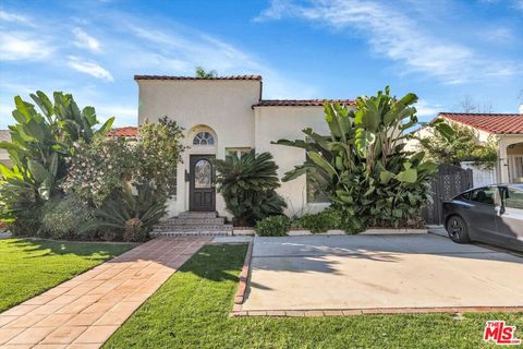 Photo of 205 S Canon Drive, Beverly Hills, CA 90212 (MLS # 26635833)