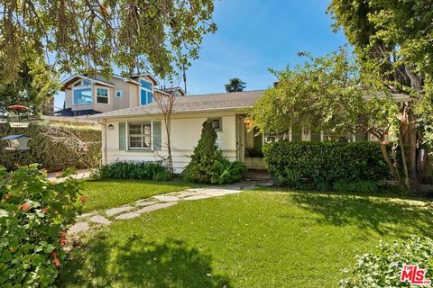 Photo of 3125 Kelton Avenue, Los Angeles, CA 90034 (MLS # 26668683)