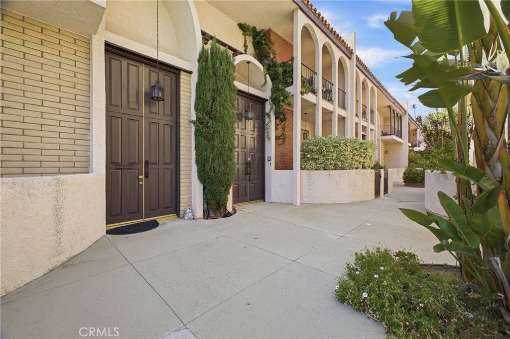 Photo of 5477 Nestle Avenue #11, Tarzana, CA 91356 (MLS # SR26077072)