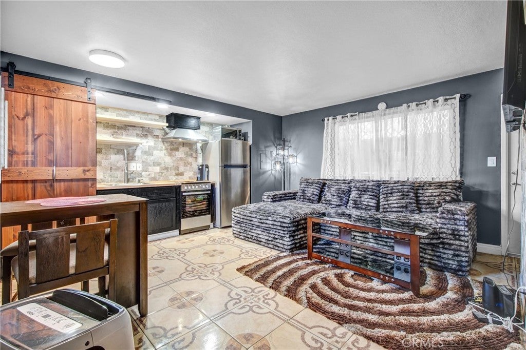 7904 Laurel Canyon 12