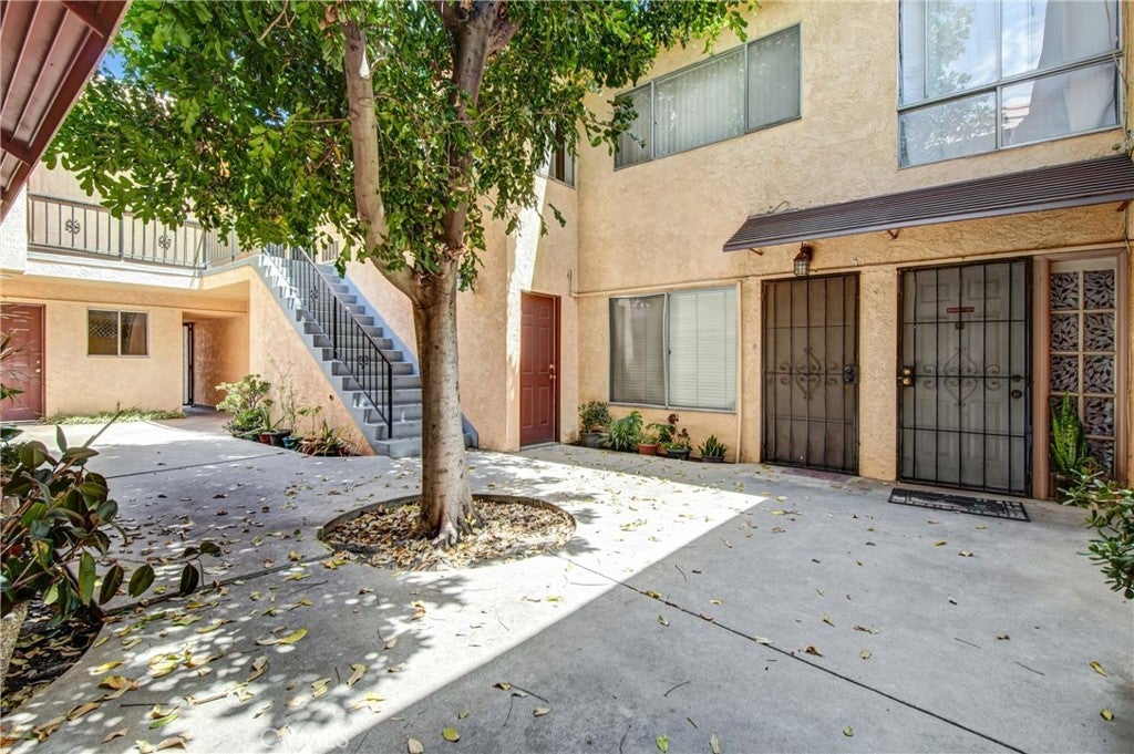 7904 Laurel Canyon 12