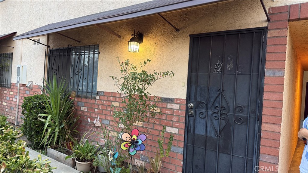 7904 Laurel Canyon 12