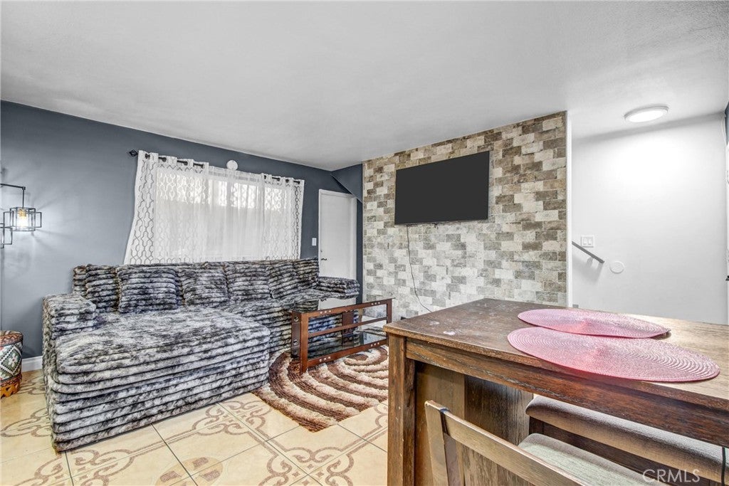 7904 Laurel Canyon 12