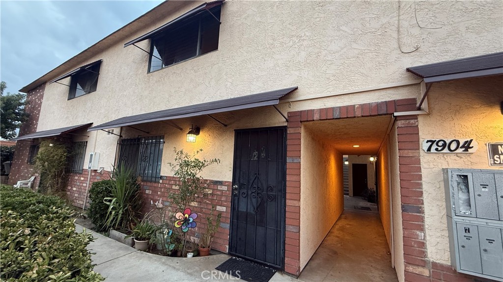 7904 Laurel Canyon 12