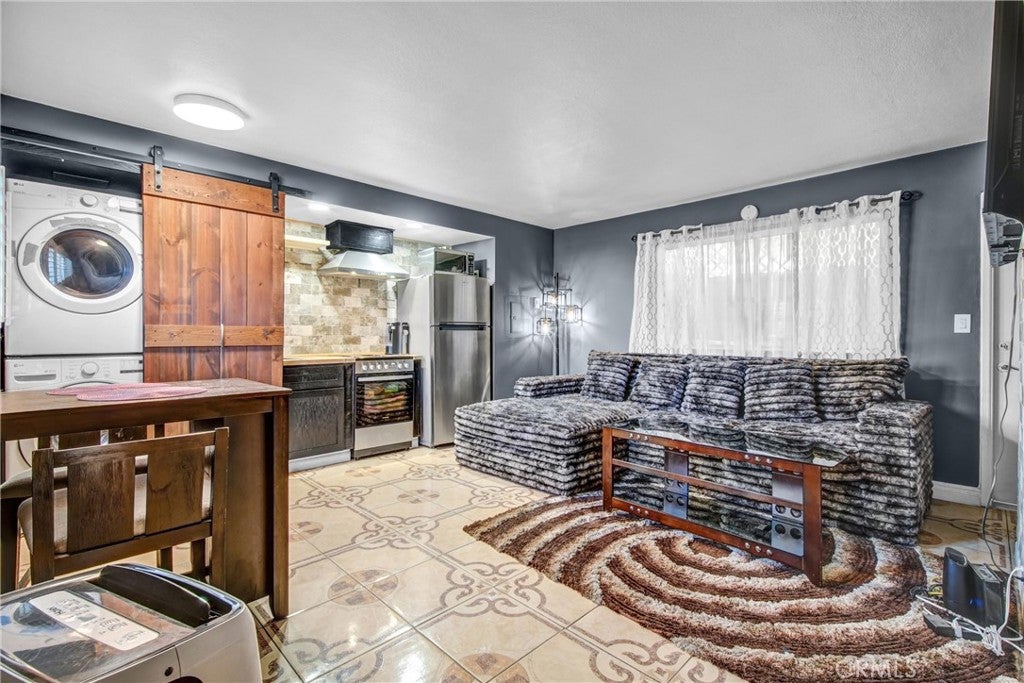 7904 Laurel Canyon 12