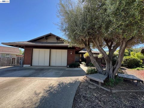 Photo of 1233 Belknap Ct Ct, Cupertino, CA 95014 (MLS # 41127880)