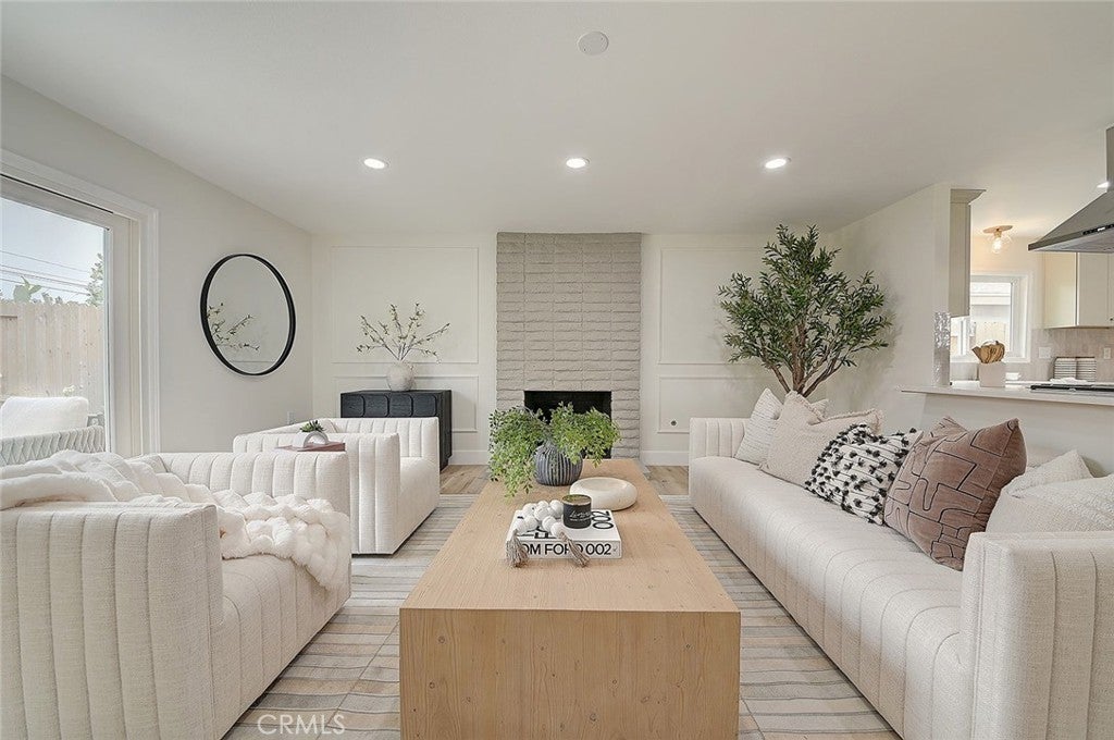 2113 S Forest