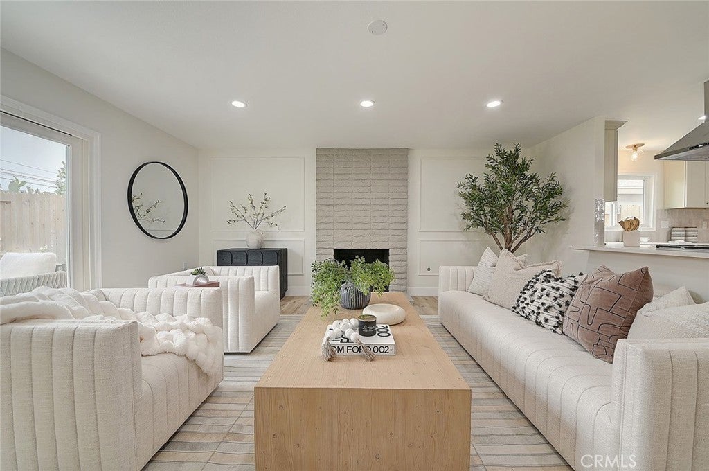 2113 S Forest