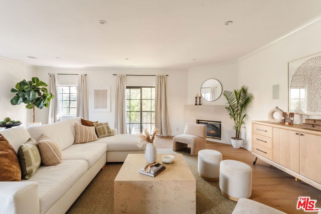 Photo of 11737 Darlington Avenue #202, Los Angeles, CA 90049 (MLS # 25629855)