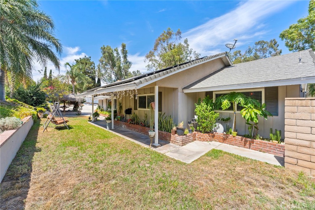 5780 Avenue Juan Bautista