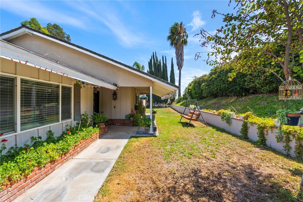 5780 Avenue Juan Bautista