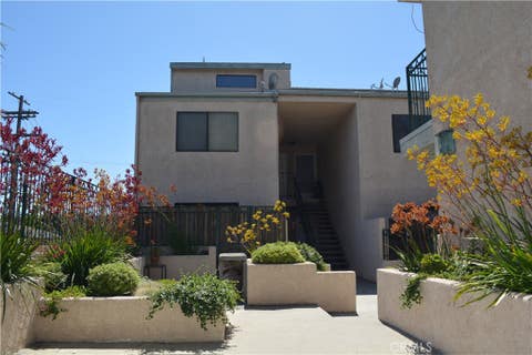 Photo of 2491 Purdue Avenue #201, Los Angeles, CA 90064 (MLS # OC26166924)