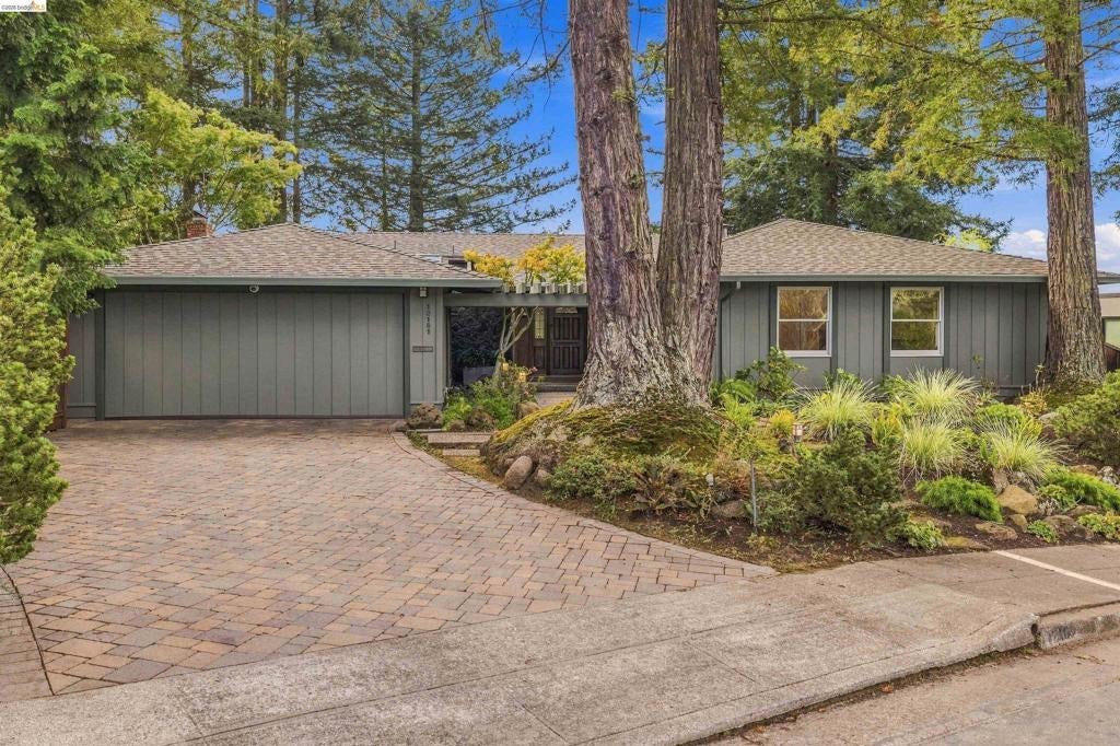 Properties 1 12181 Blythen Way
