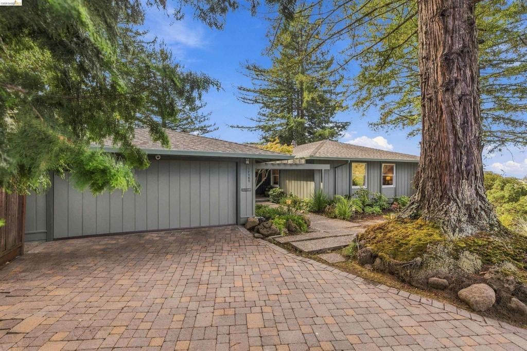 Properties 2 12181 Blythen Way