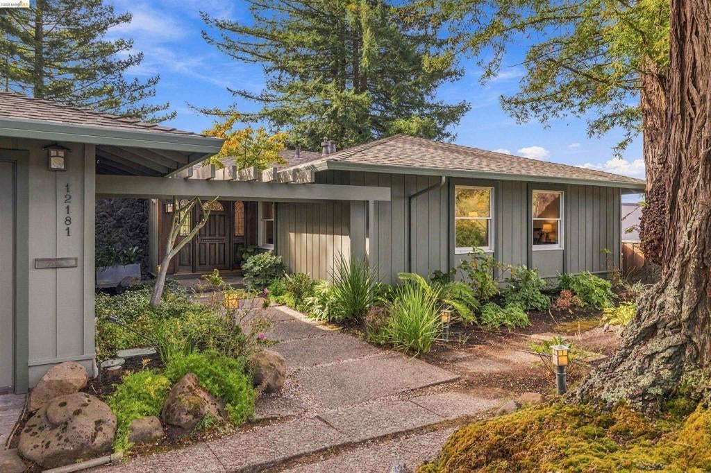 Properties 3 12181 Blythen Way